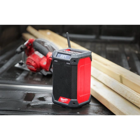 Аккумуляторное радио DAD+/зарядное устройство Milwaukee M12 RCDAB+-0  (Арт. 4933472114)