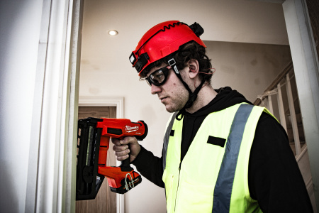 Аккумуляторный гвоздезабиватель(нейлер) с прямым магазином Milwaukee M18 FN16GS-0X FUEL (Арт. 4933493353)