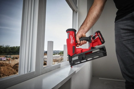 Аккумуляторный гвоздезабиватель(нейлер) с наклонным магазином Milwaukee M18 FN16GA-0 FUEL (Арт. 4933499154)