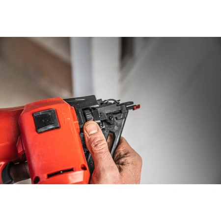 Аккумуляторный гвоздезабиватель(нейлер) с наклонным магазином Milwaukee M18 FN16GA-0X FUEL (Арт. 4933478094)
