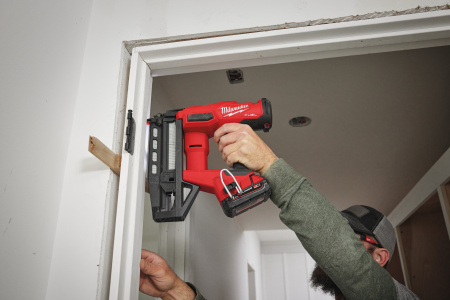 Аккумуляторный гвоздезабиватель(нейлер) с прямым магазином Milwaukee M18 FN16GS-0X FUEL (Арт. 4933493353)
