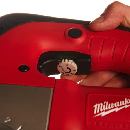 Лобзик Milwaukee JSPE 135 TX  (Арт. 4933381230)