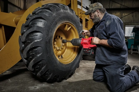 Аккумуляторный высокомоментный ударный гайковёрт с D-образной рукояткой, фрикционным кольцом и удлиненным шпинделем Milwaukee M18 ONEFHIWF1D-121C [FORGE™] FUEL ONE-KEY (1'') (замена для 4933471756) (Арт. 4933499251)