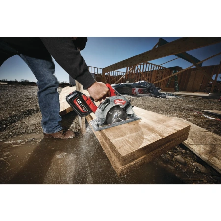 Аккумуляторная циркулярная пила по дереву Milwaukee M18 FCS66-0 FUEL  (Арт. 4933464725)