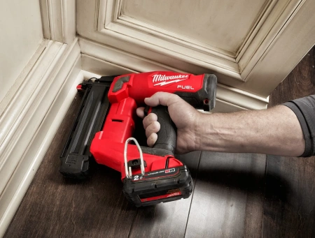 Аккумуляторный гвоздезабиватель(нейлер) с прямым магазином Milwaukee M18 FN18GS-0 FUEL (Арт. 4933499155)