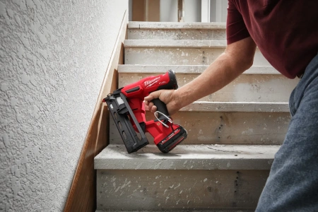 Аккумуляторный гвоздезабиватель(нейлер) с наклонным магазином Milwaukee M18 FN16GA-0 FUEL (Арт. 4933499154)