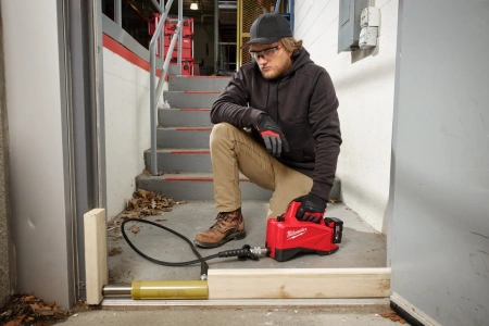 Аккумуляторный гидравлический насос Milwaukee M18 HMP700-0 (Арт. 4933493928)