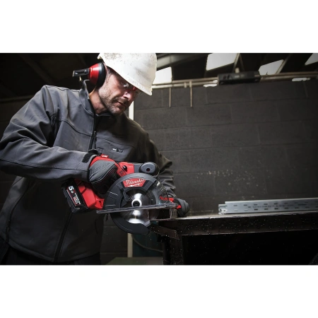 Аккумуляторная циркулярная пила по металлу Milwaukee M18 FMCS-502X FUEL  (Арт. 4933459193)