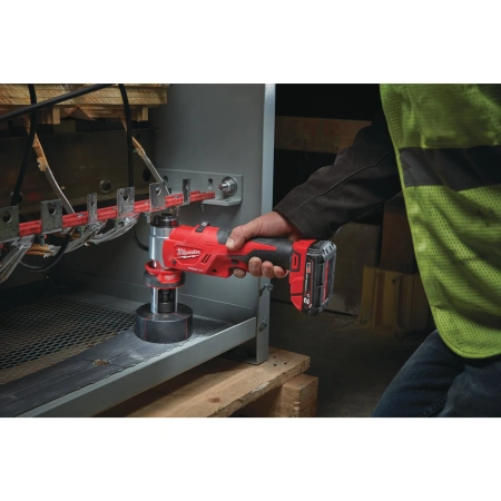 Гидравлический пробойник для отверстий Milwaukee M18 HKP-201C FORCE LOGIC™  (Арт. 4933451202)