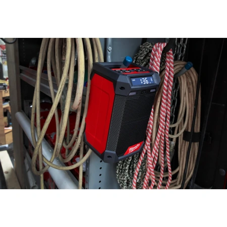 Аккумуляторное радио DAD+/зарядное устройство Milwaukee M12 RCDAB+-0  (Арт. 4933472114)