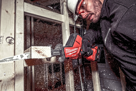 Аккумуляторная компактная сабельная пила Milwaukee M18 FHZ-0 FUEL (Арт. 4933498064)