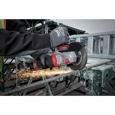 Аккумуляторная углошлифовальная машина (УШМ, Болгарка) Milwaukee M18 FHSAG125 XPDB-552X FUEL 125мм  (Арт. 4933471080)