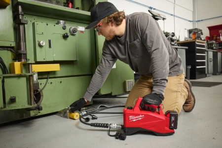 Аккумуляторный гидравлический насос Milwaukee M18 HMP700-0 (Арт. 4933493928)