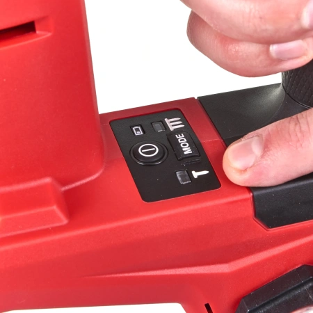Аккумуляторный гвоздезабиватель(нейлер) с прямым магазином Milwaukee M18 FN18GS-0X FUEL  (Арт. 4933471409)