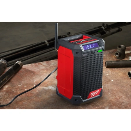 Аккумуляторное радио DAD+/зарядное устройство Milwaukee M12 RCDAB+-0  (Арт. 4933472114)