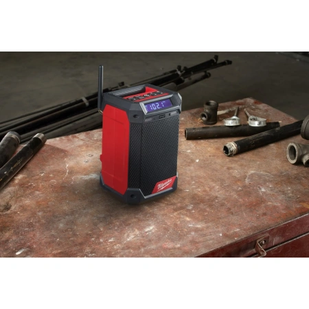 Аккумуляторное радио DAD+/зарядное устройство Milwaukee M12 RCDAB+-0  (Арт. 4933472114)