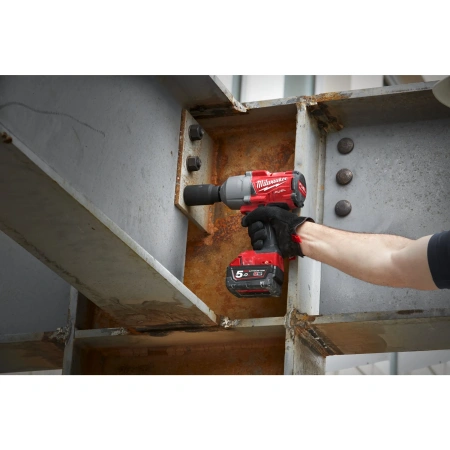 Аккумуляторный высокомоментный ударный гайковёрт с фиксацией пином Milwaukee M18 FHIWP12-502X FUEL (1/2'')  (Арт. 4933459693)