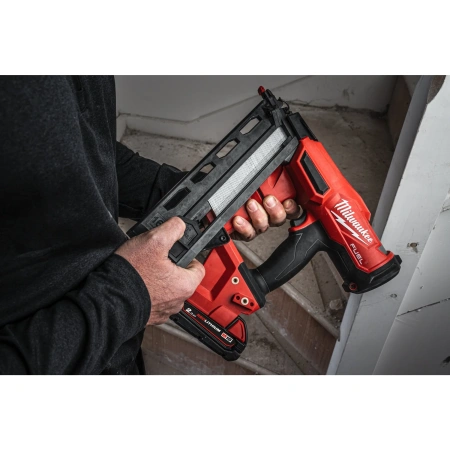 Аккумуляторный гвоздезабиватель(нейлер) с наклонным магазином Milwaukee M18 FN16GA-0X FUEL (Арт. 4933478094)